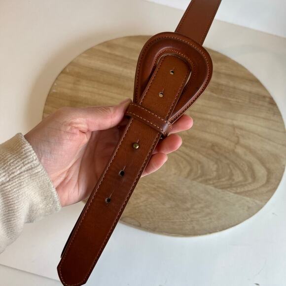 LOFT Tan Vegan Leather Outlander Loop Brass Stud Belt Size Large - Picture 9 of 10